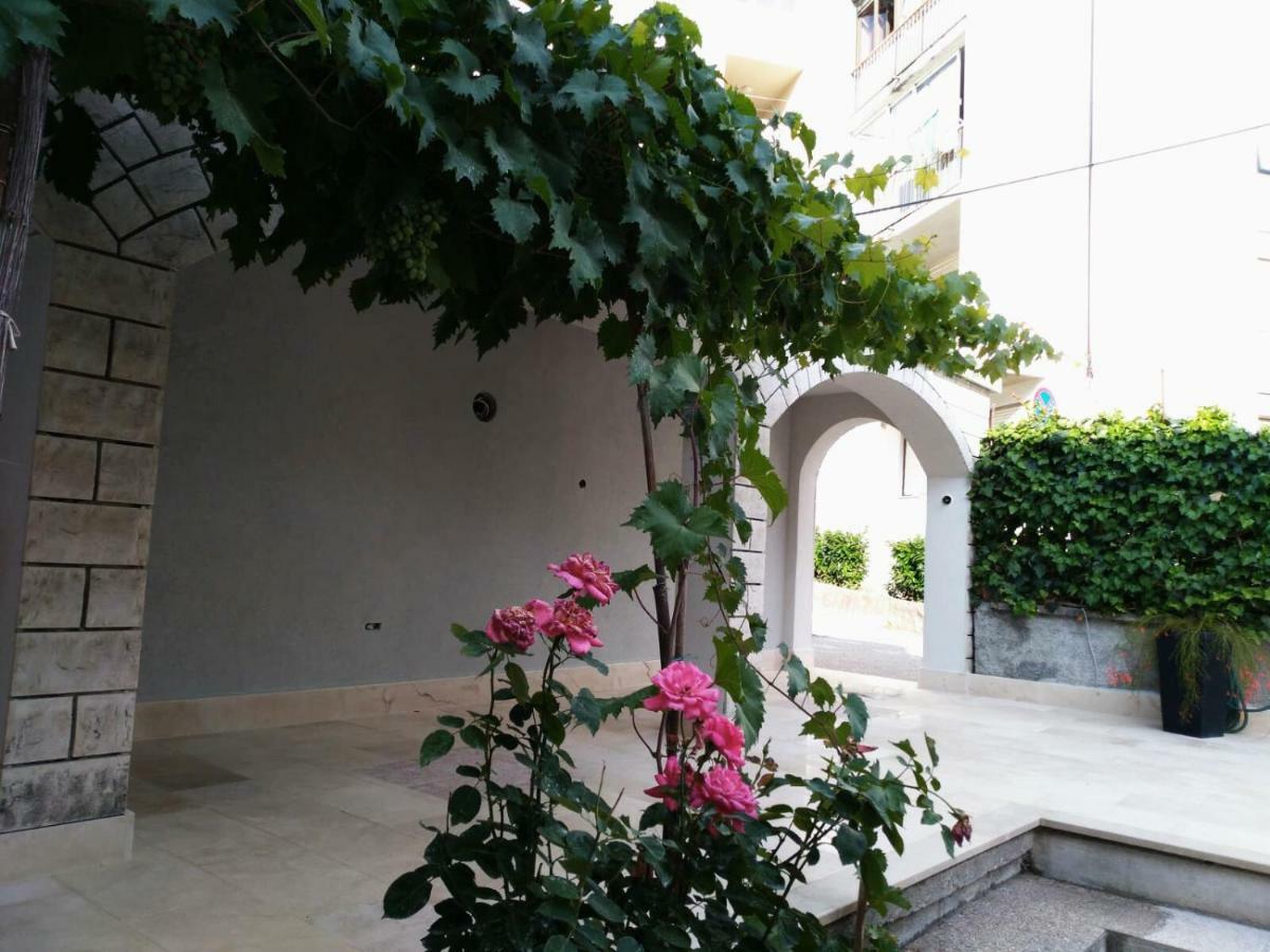 Garden Apartment Dina With Free Parking Split Eksteriør bilde